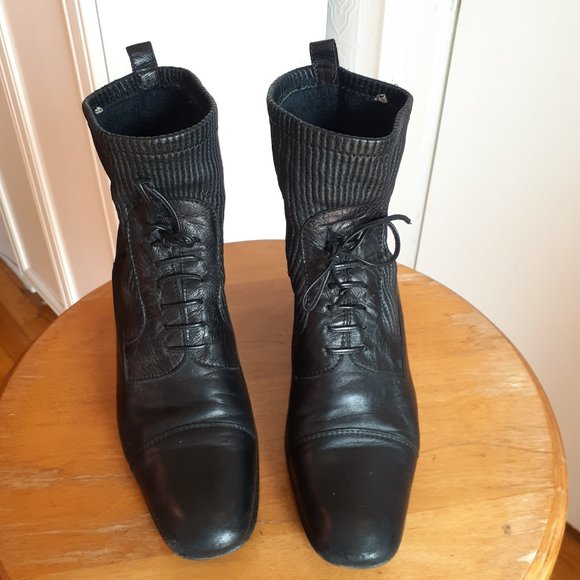 Black ankle boots in Italian leather - Picture 2 of 9